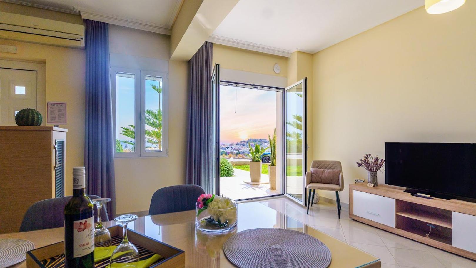 Aristea Apartment *